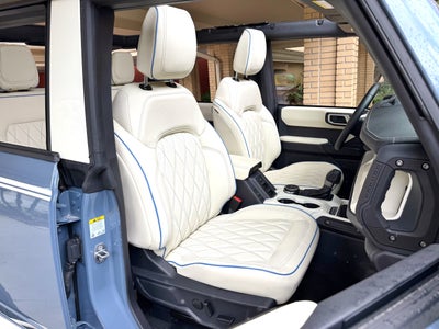 2025 Ford Bronco V6 Wimbledon White & Azure Retro Outer Banks Custom Lifted