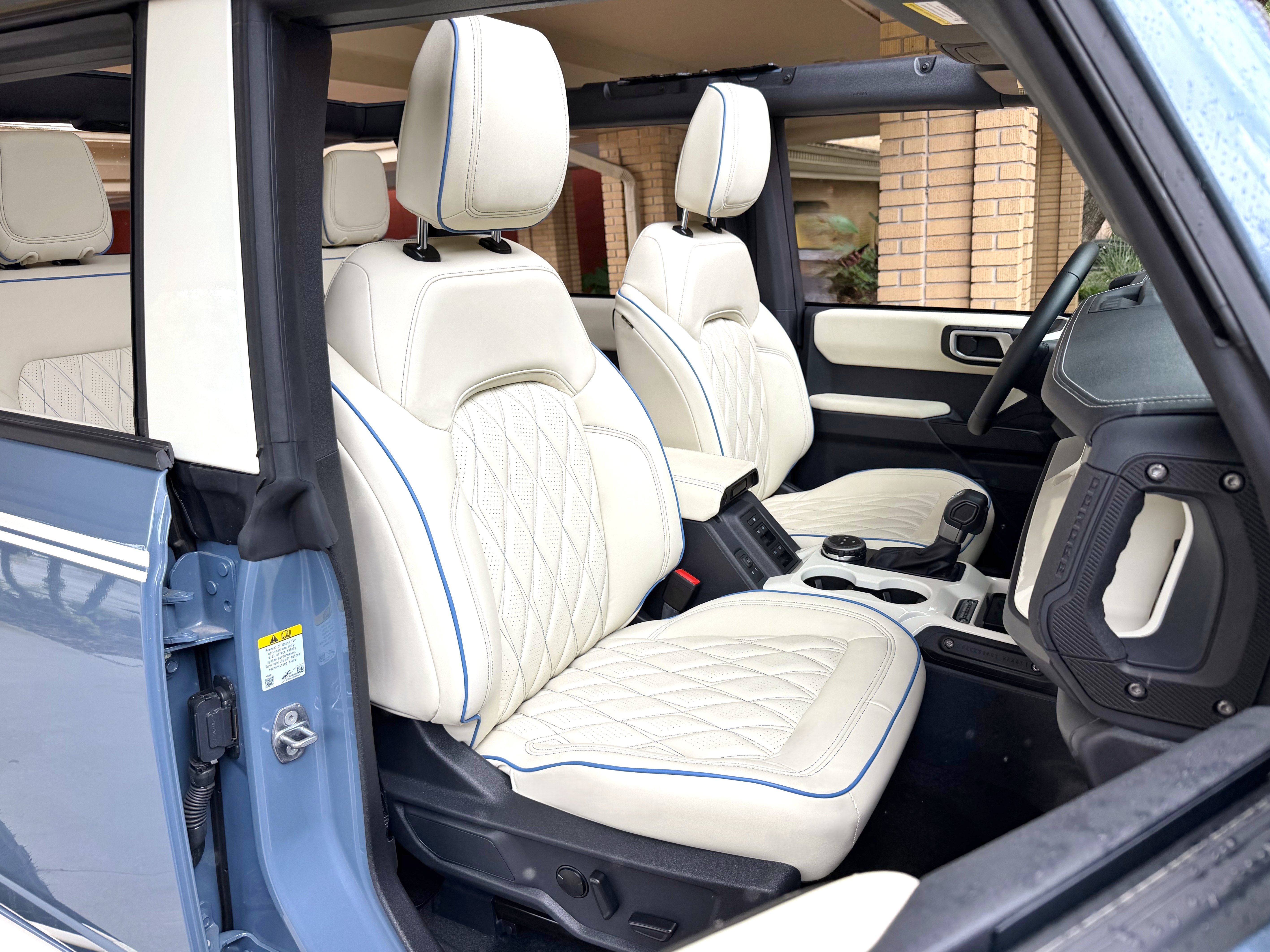2025 Ford Bronco V6 Wimbledon White & Azure Retro Outer Banks Custom Lifted