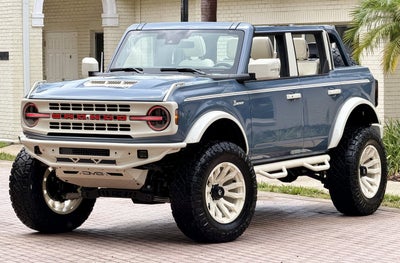 2025 Ford Bronco V6 Wimbledon White & Azure Retro Outer Banks Custom Lifted