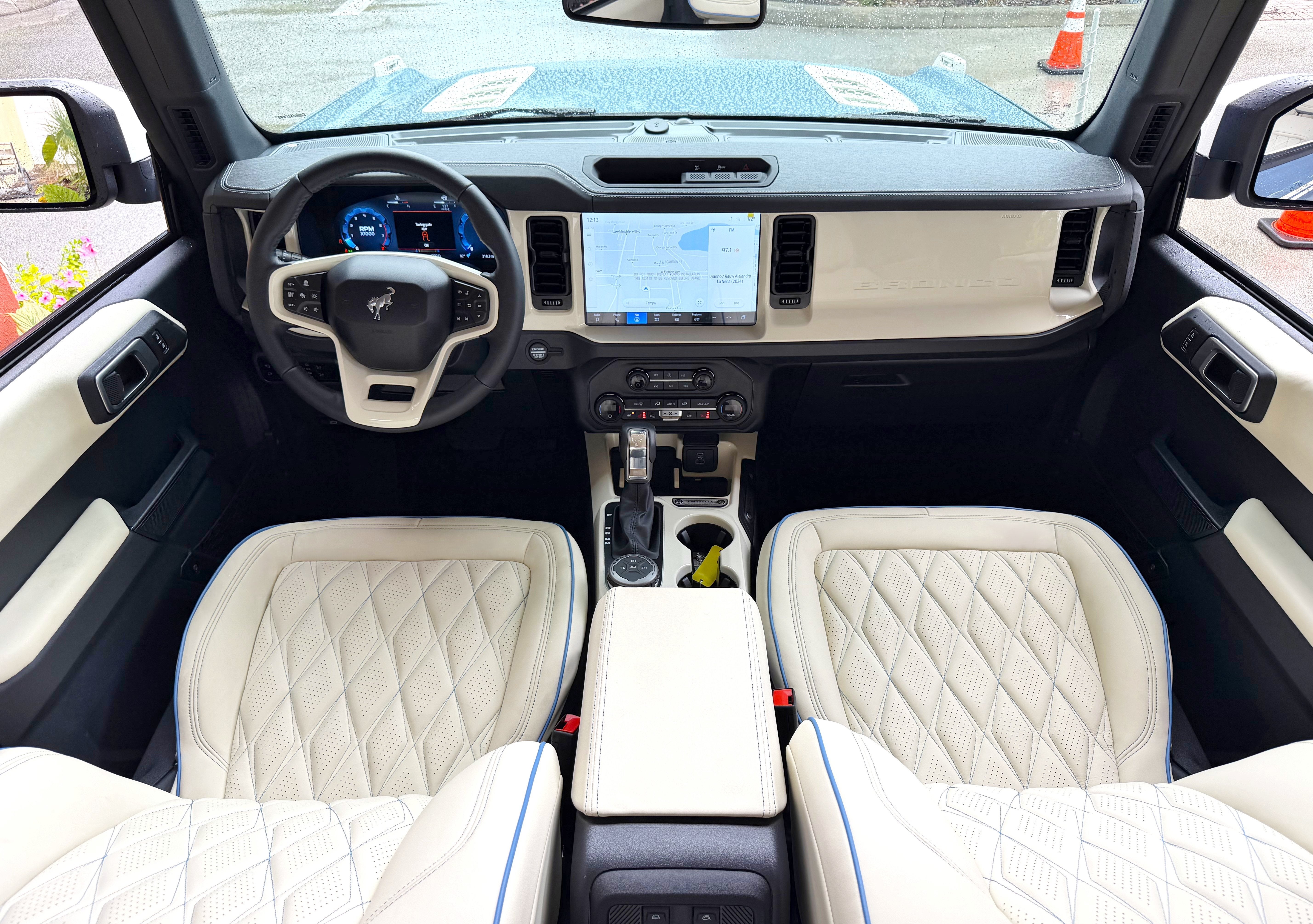 2025 Ford Bronco V6 Wimbledon White & Azure Retro Outer Banks Custom Lifted