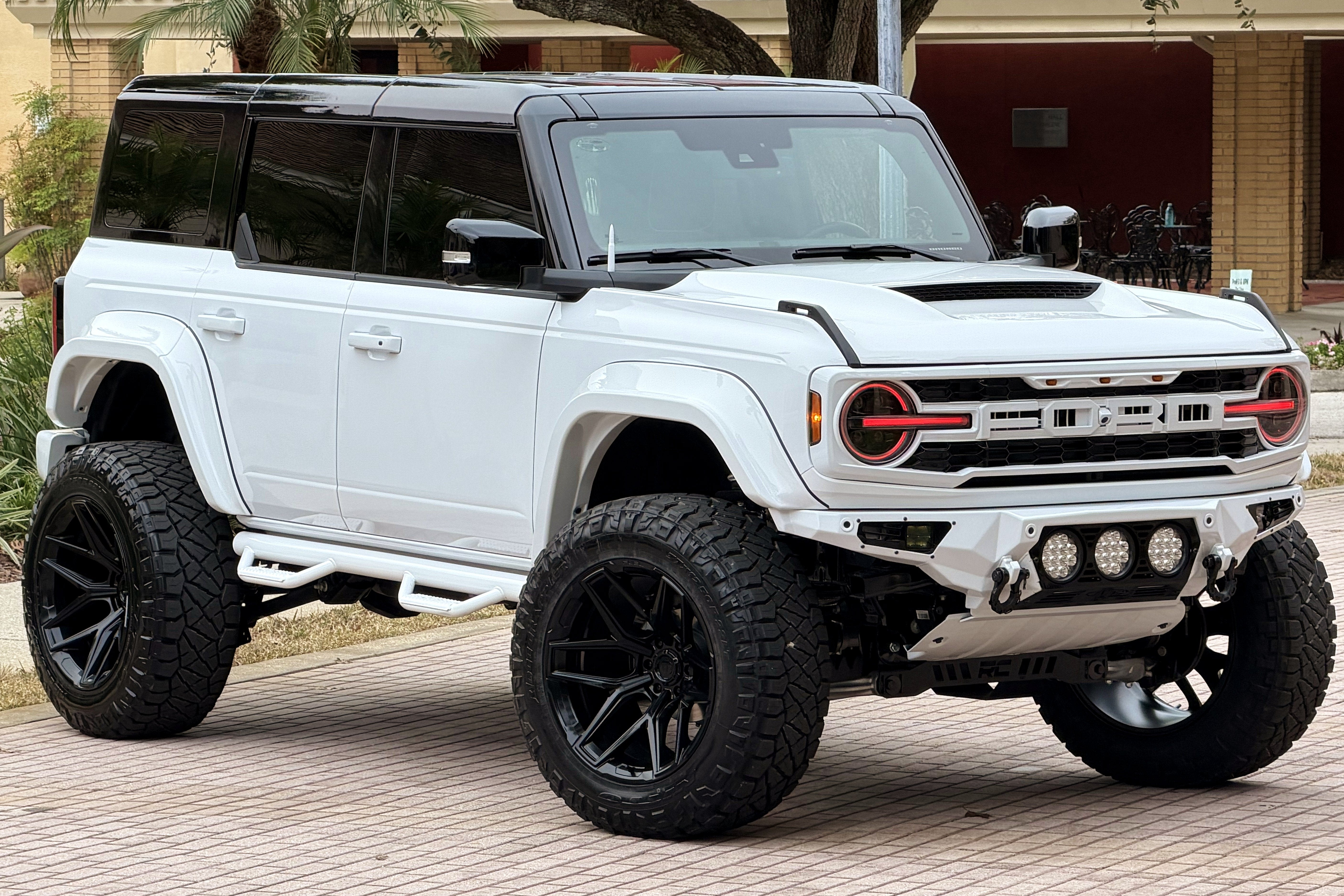 2026 Ford Bronco Outer Banks V6 Black Appearance Package Luxury Packag Outer Banks